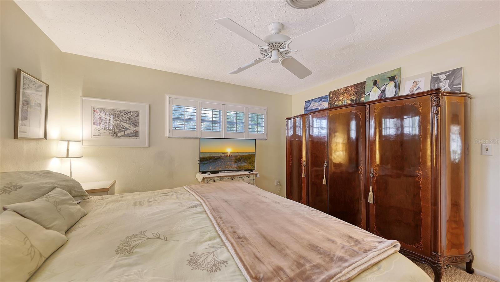 Image 24 of 46 For 1672 Shoreland Drive