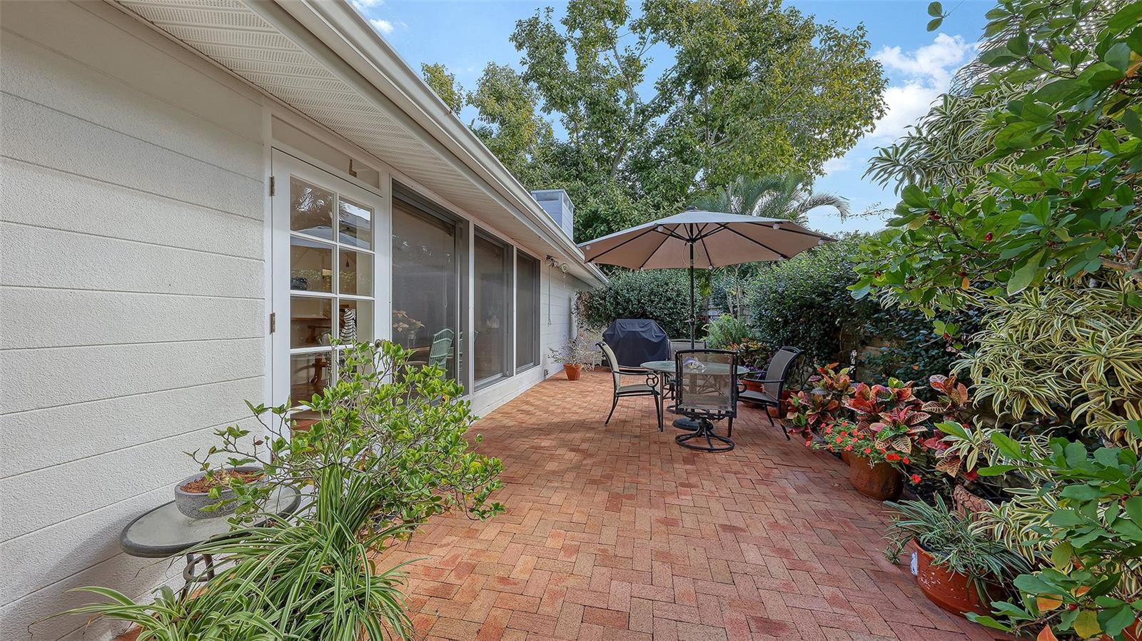 Image 35 of 46 For 1672 Shoreland Drive