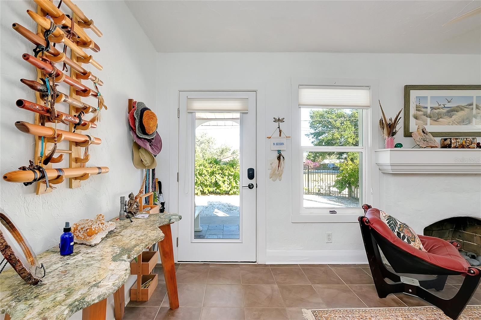 Listing photo id 8 for 223 Palmetto Road W