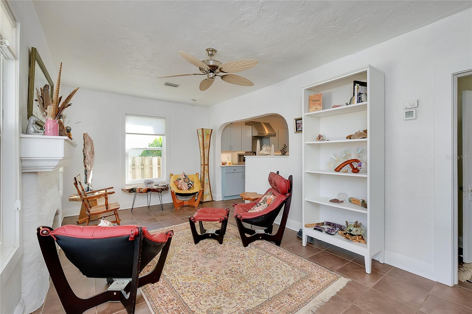 Listing photo id 11 for 223 Palmetto Road W