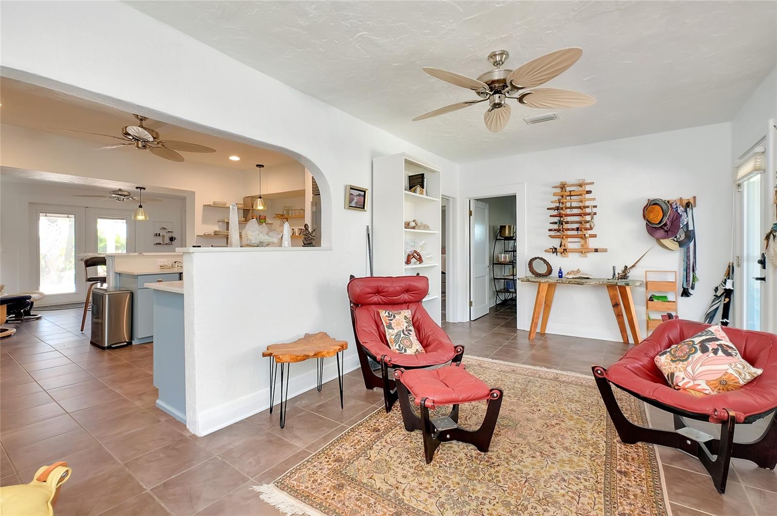 Listing photo id 12 for 223 Palmetto Road W