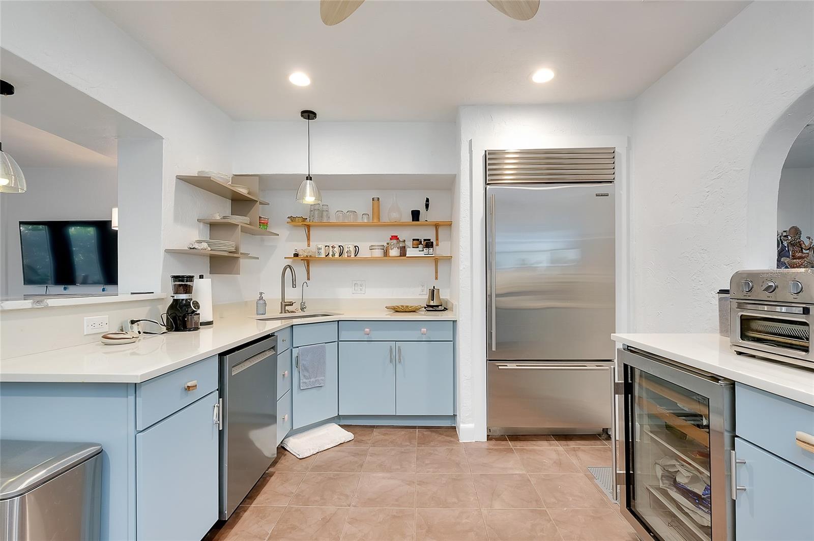 Listing photo id 14 for 223 Palmetto Road W