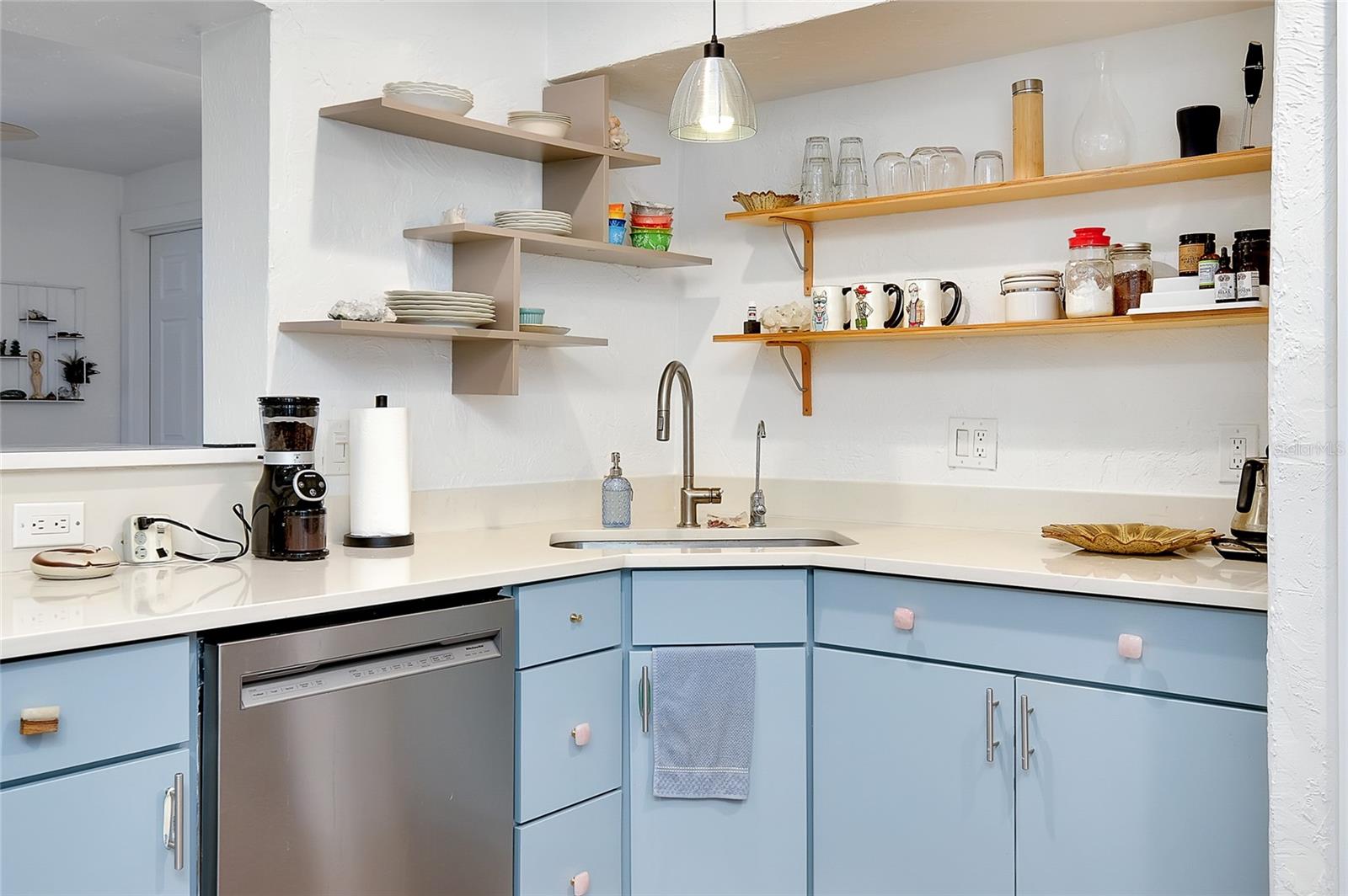 Listing photo id 17 for 223 Palmetto Road W