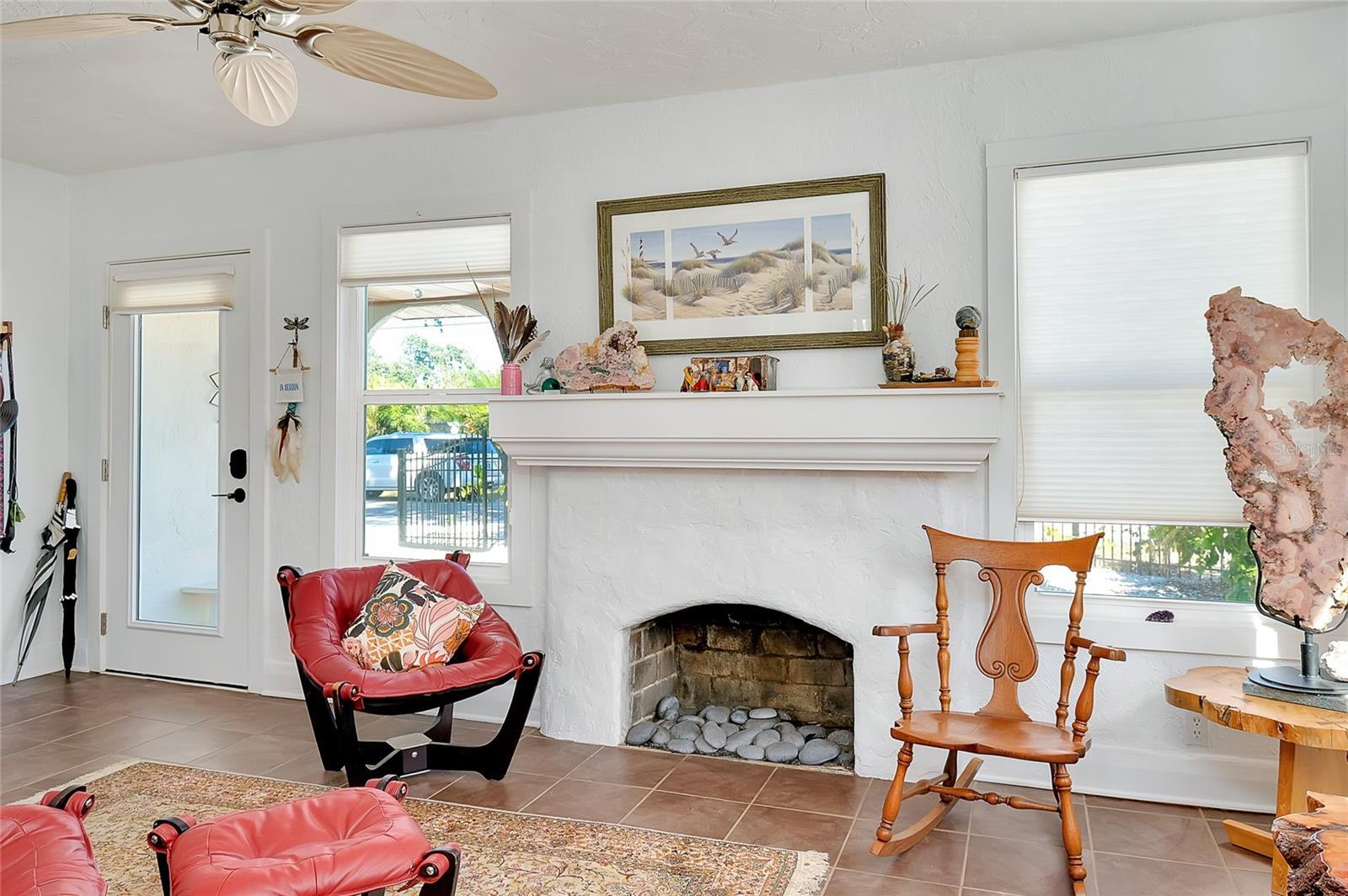 Listing photo id 18 for 223 Palmetto Road W