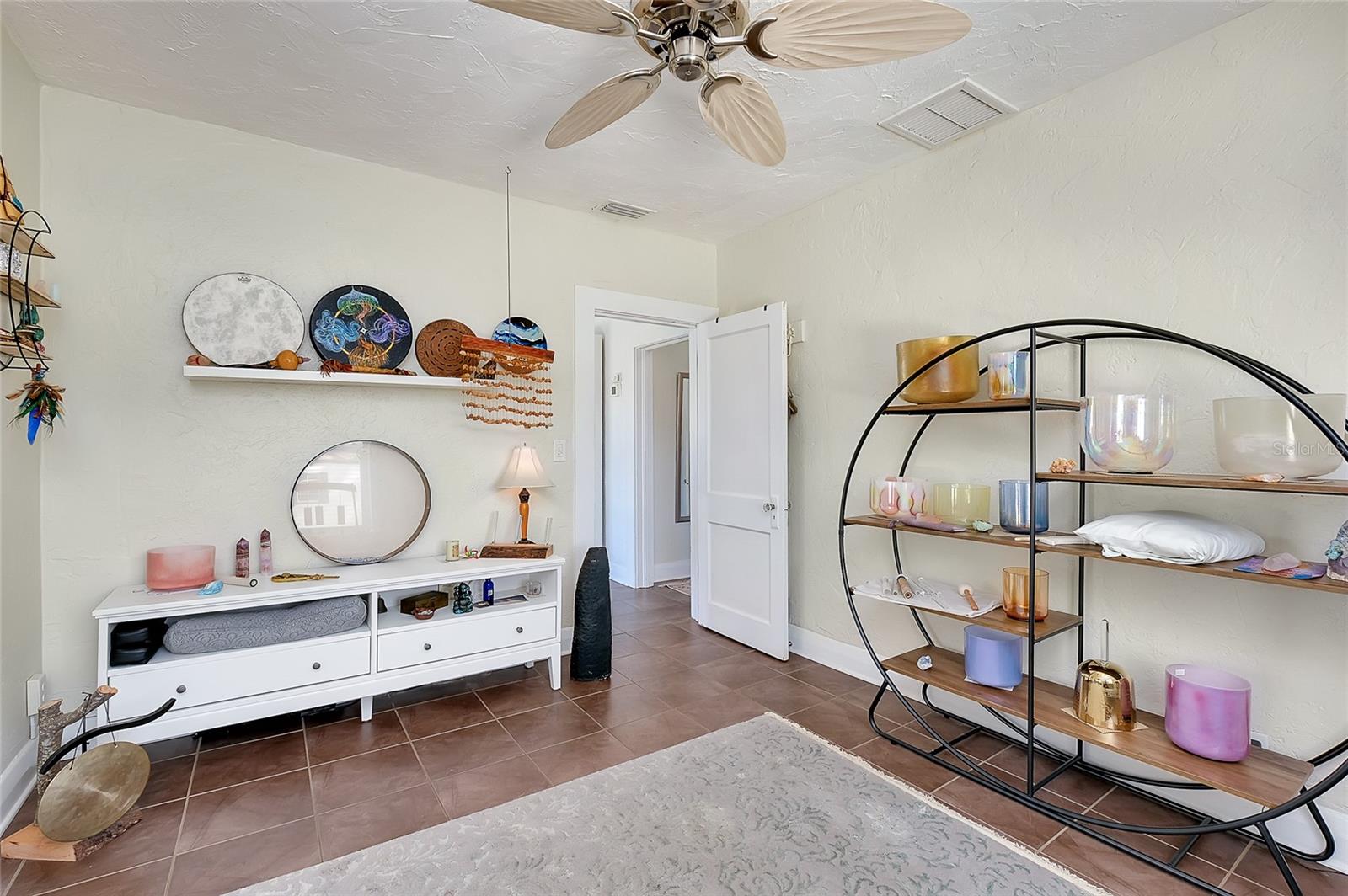 Listing photo id 48 for 223 Palmetto Road W