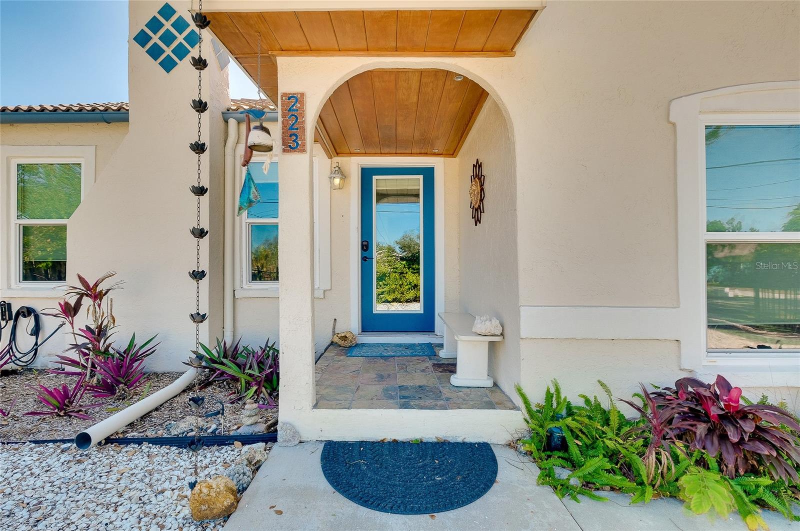 Listing photo id 4 for 223 Palmetto Road W