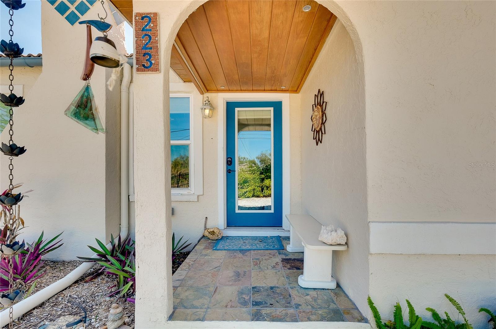 Listing photo id 5 for 223 Palmetto Road W