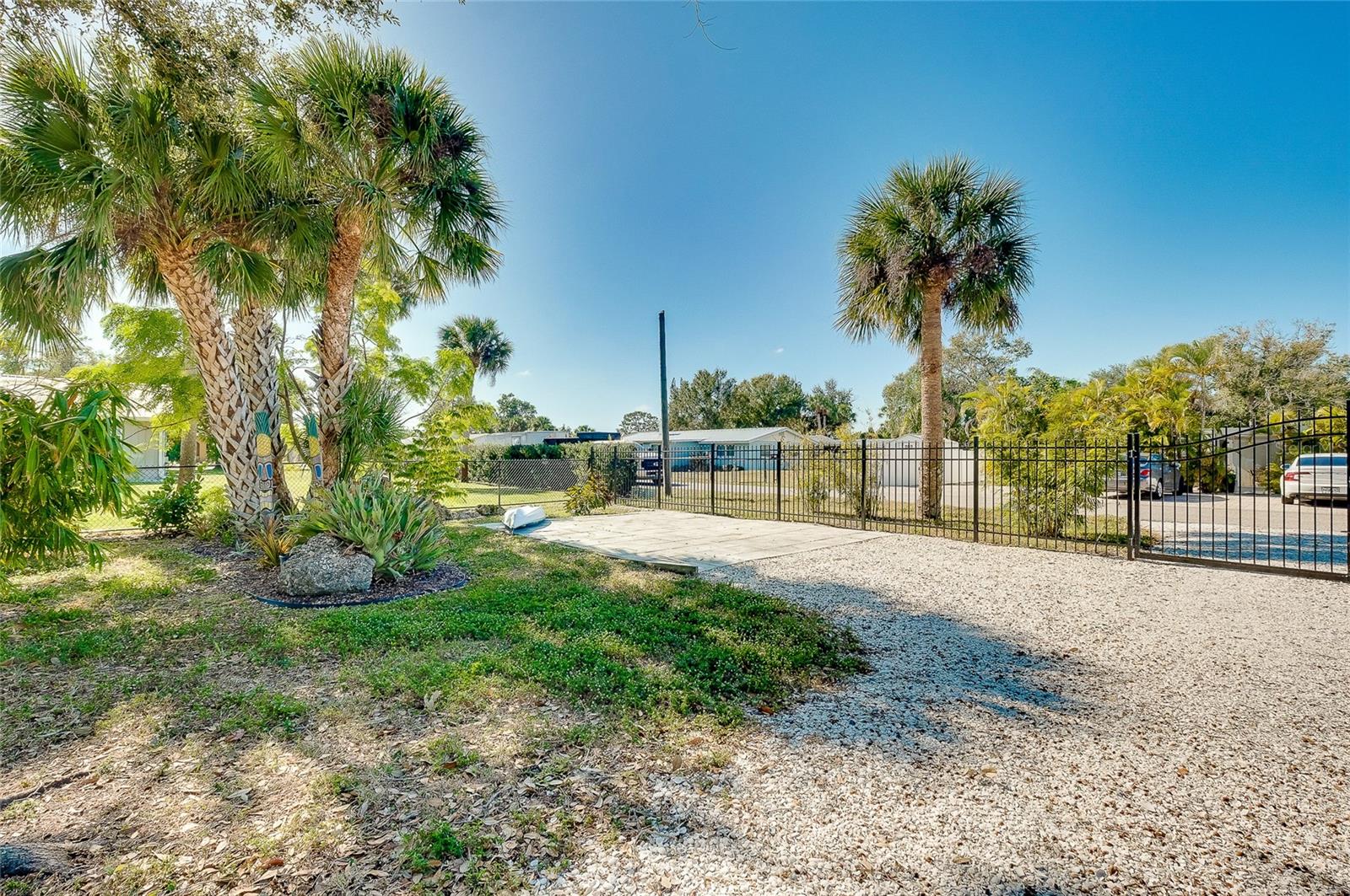 Listing photo id 68 for 223 Palmetto Road W