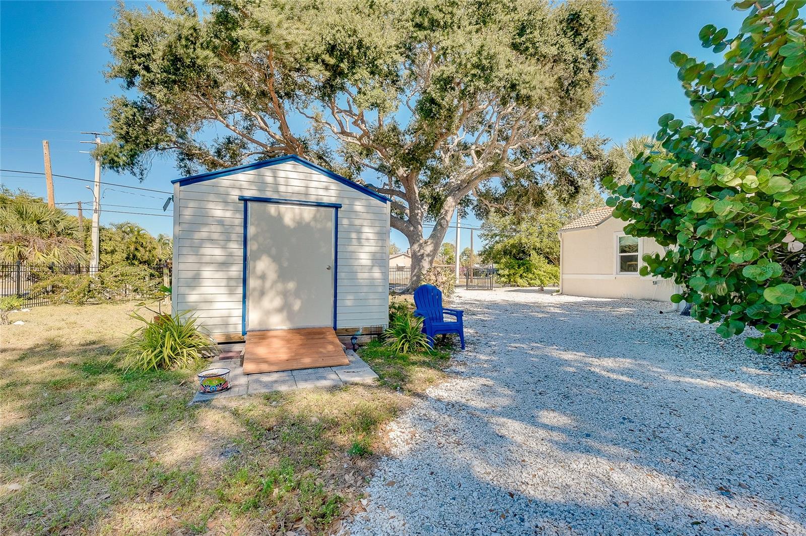 Listing photo id 72 for 223 Palmetto Road W