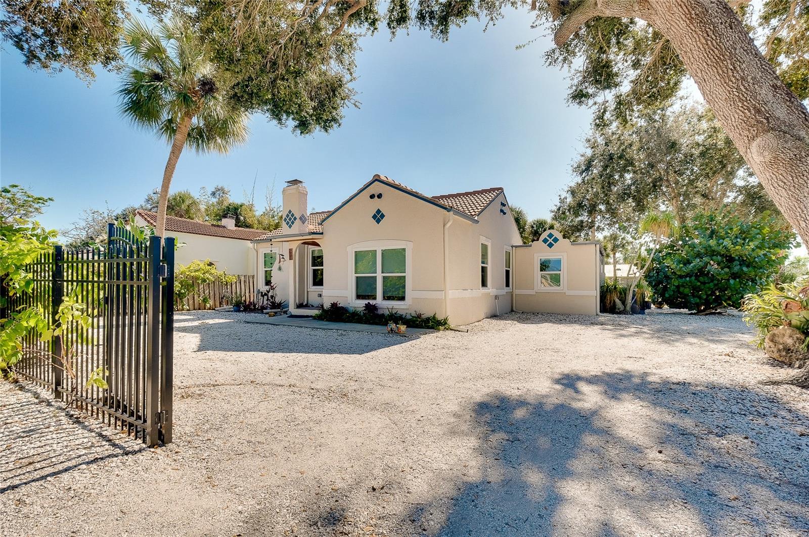 Listing photo id 76 for 223 Palmetto Road W