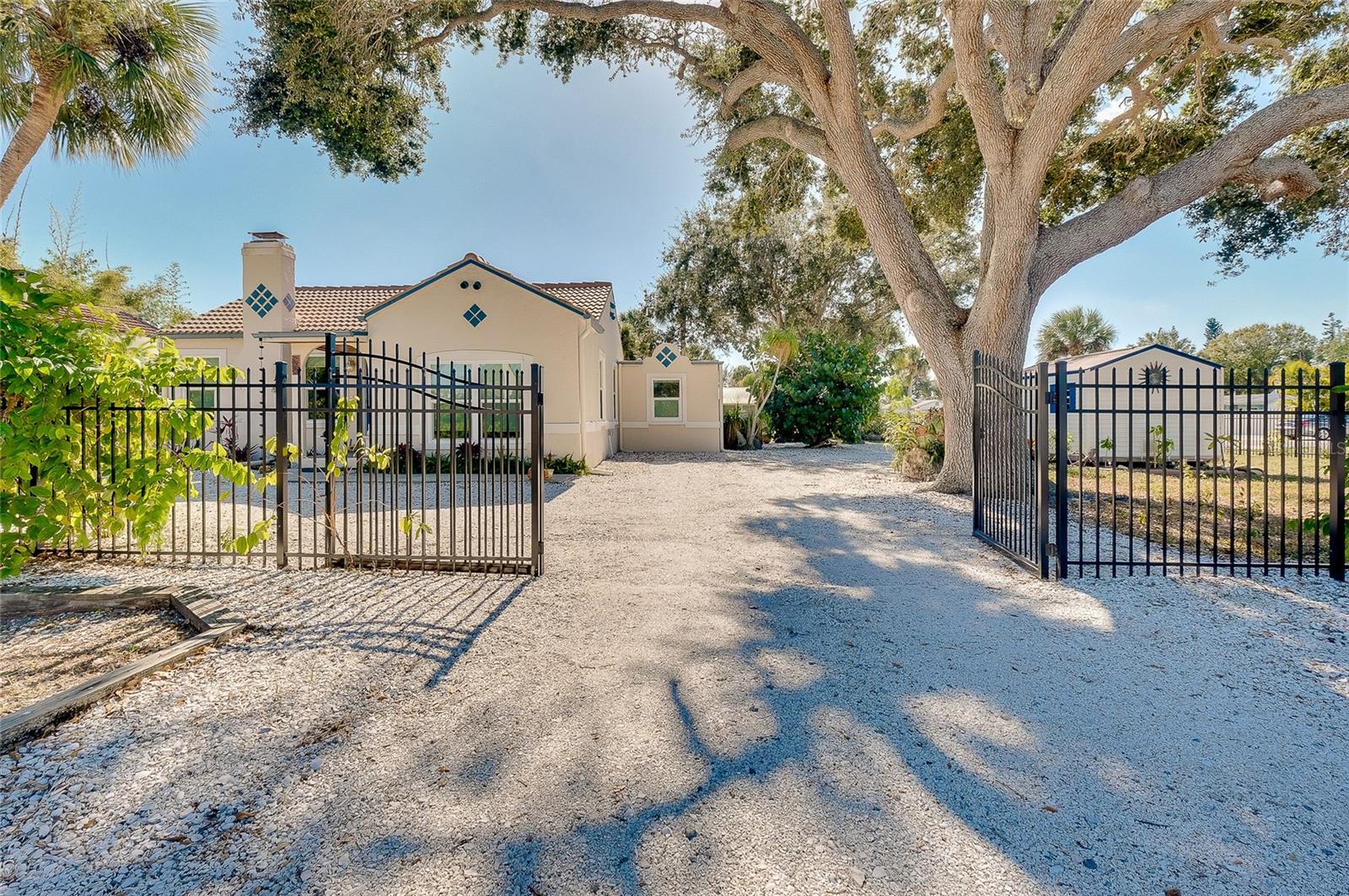 Listing photo id 77 for 223 Palmetto Road W