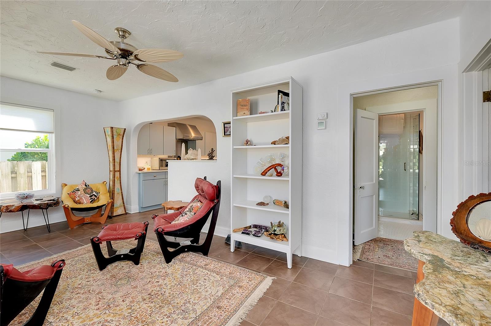 Listing photo id 6 for 223 Palmetto Road W