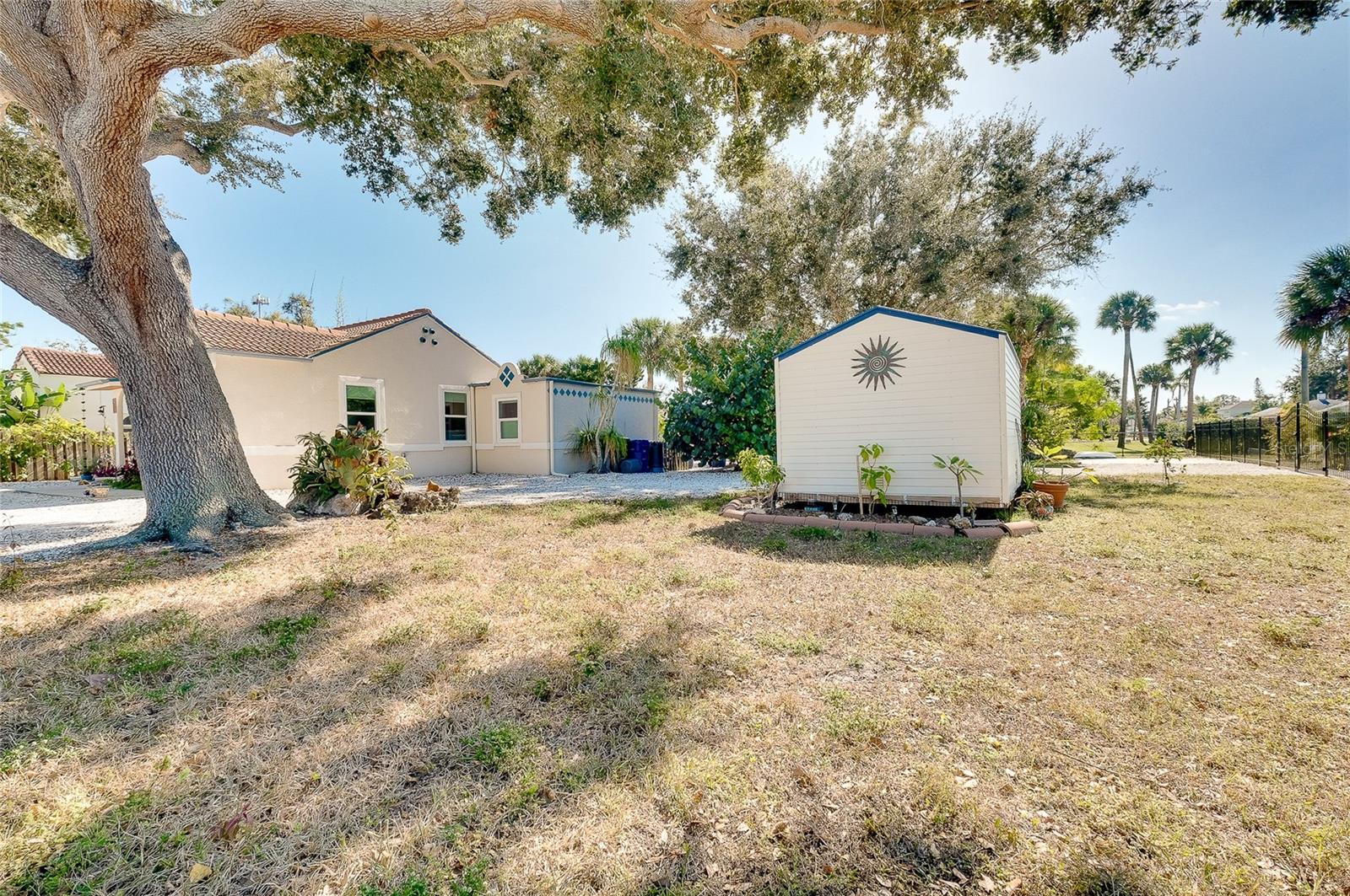 Listing photo id 82 for 223 Palmetto Road W