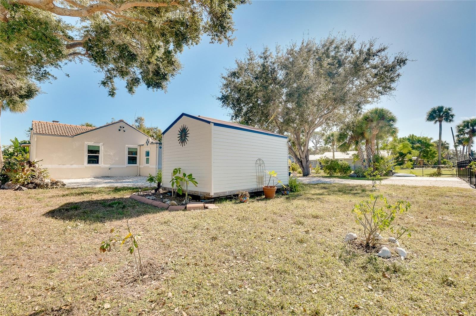 Listing photo id 84 for 223 Palmetto Road W