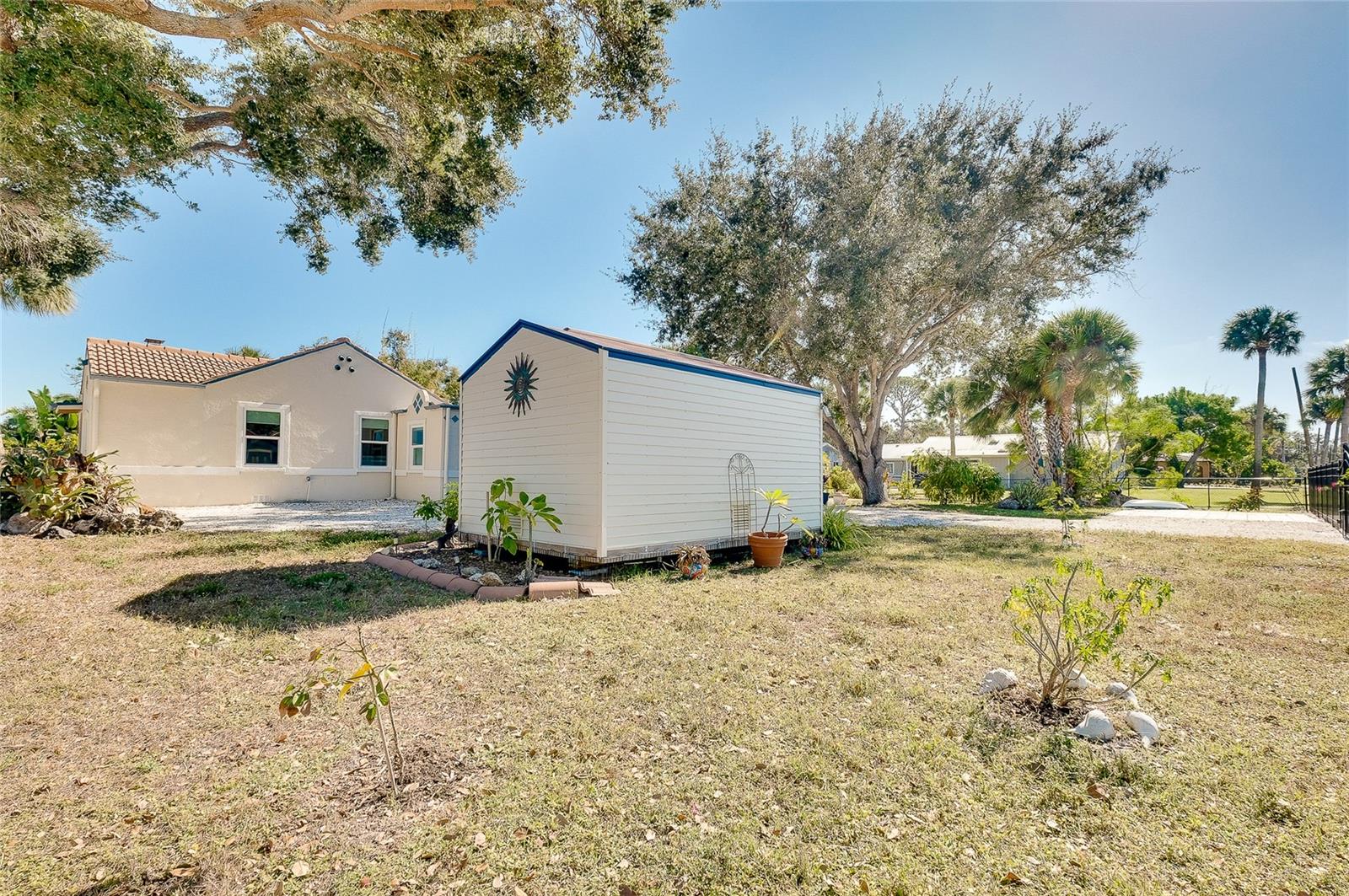 Listing photo id 85 for 223 Palmetto Road W