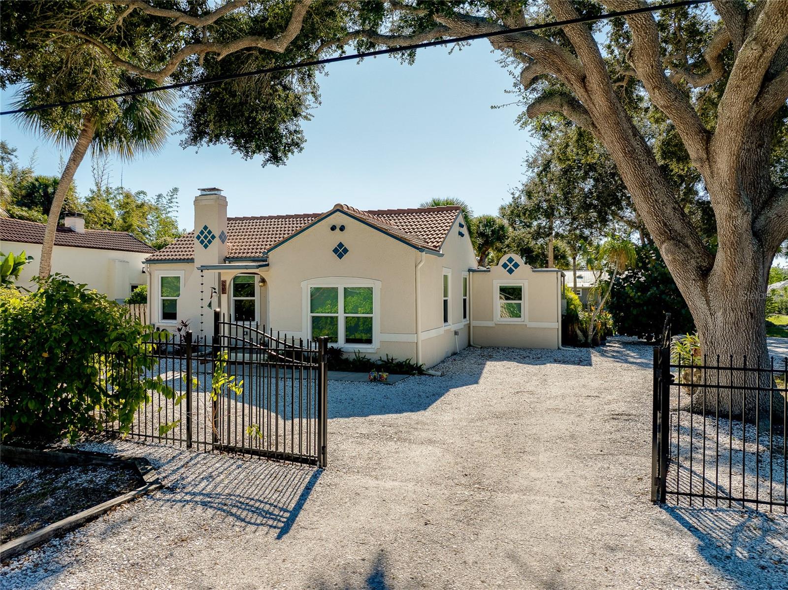 Listing photo id 88 for 223 Palmetto Road W