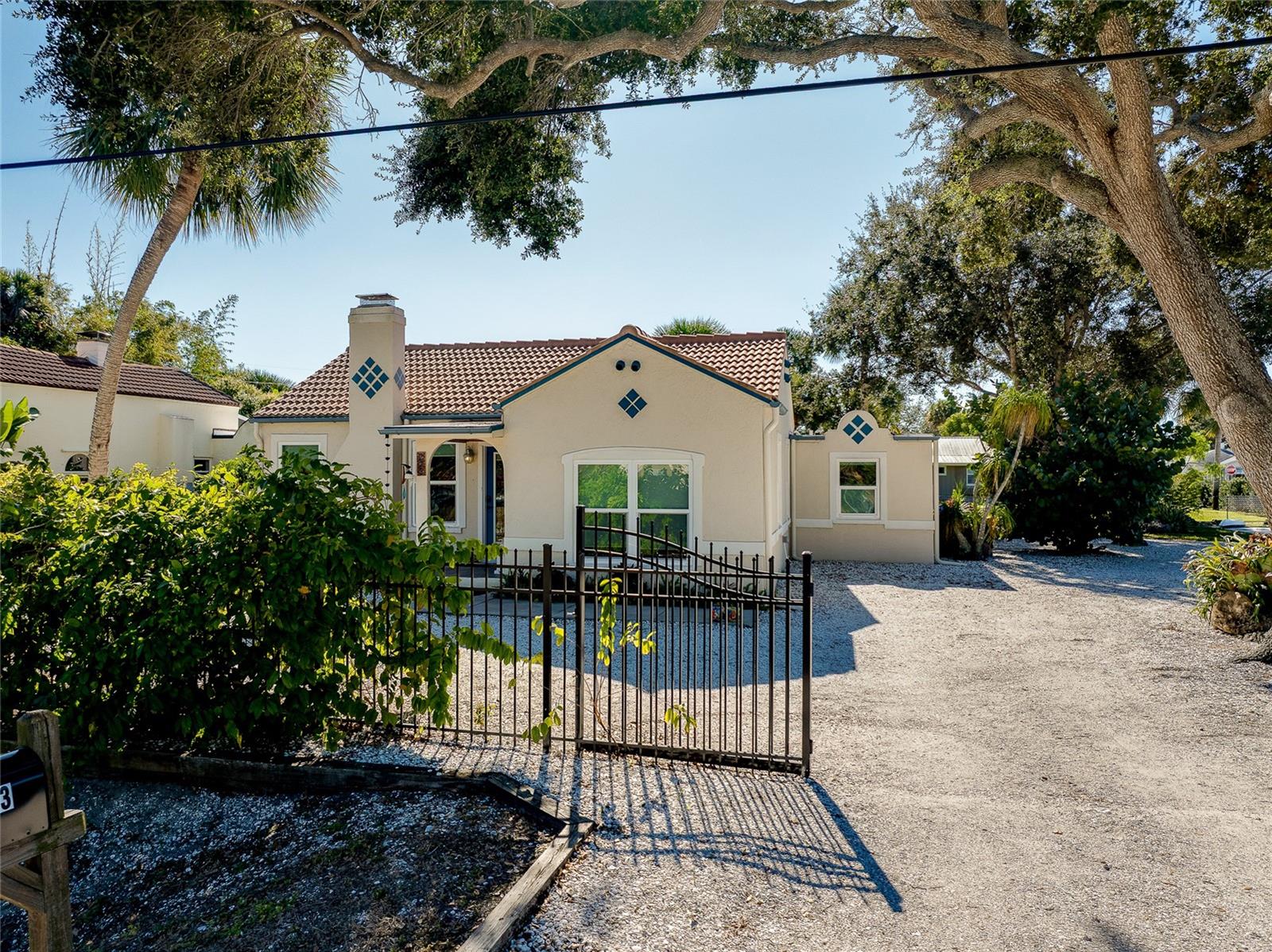 Listing photo id 89 for 223 Palmetto Road W