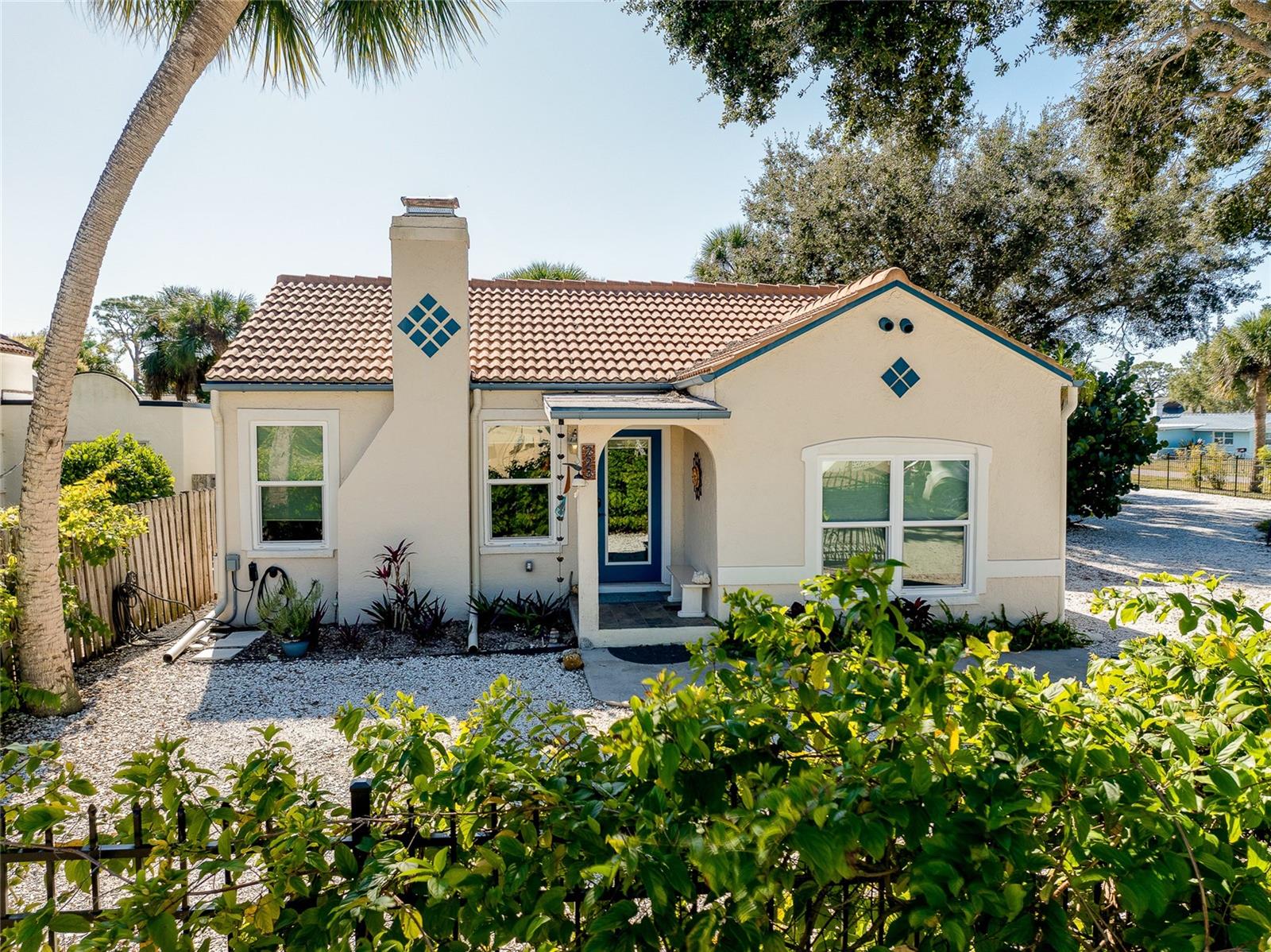 Listing photo id 91 for 223 Palmetto Road W