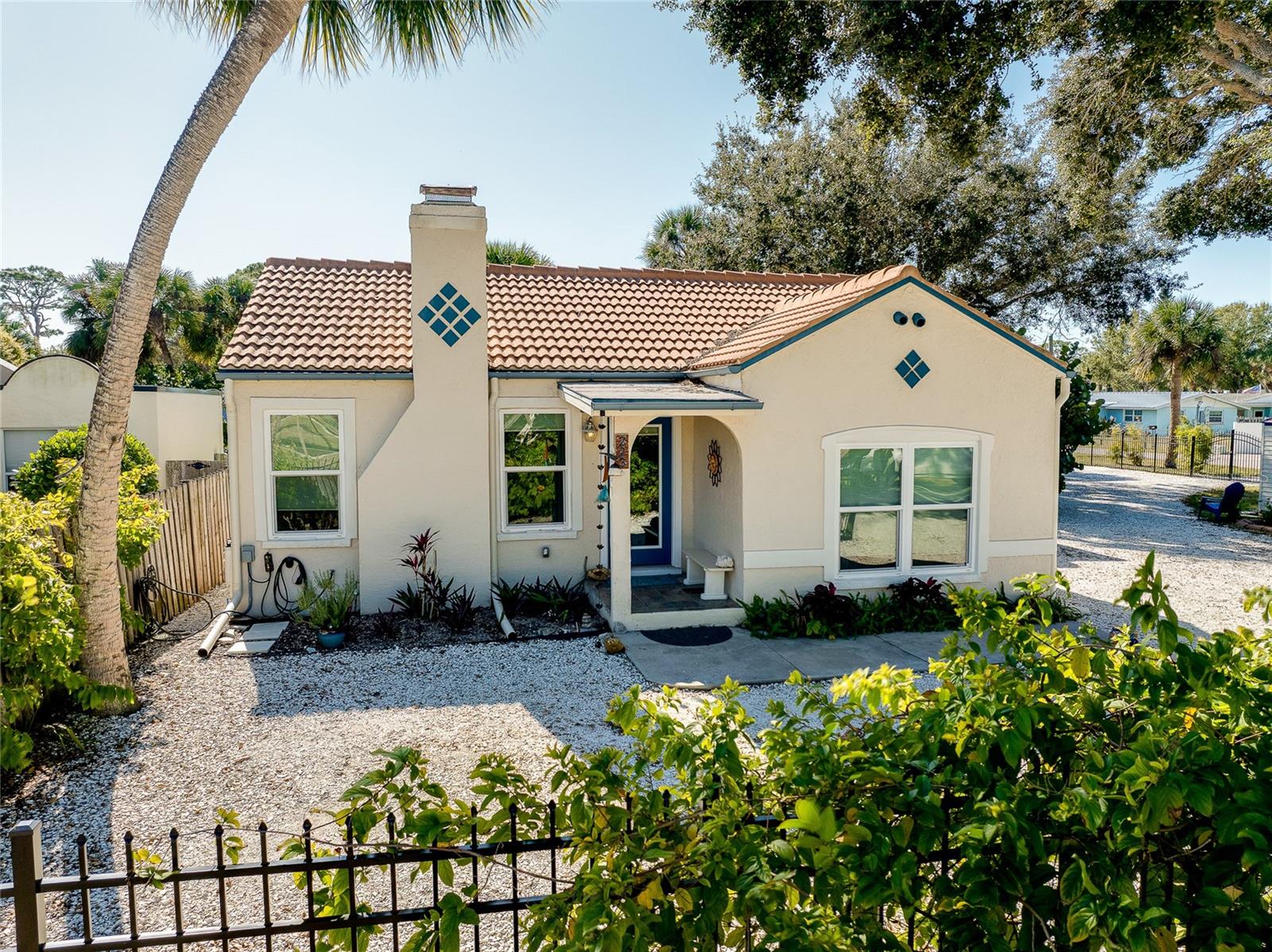 Listing photo id 94 for 223 Palmetto Road W