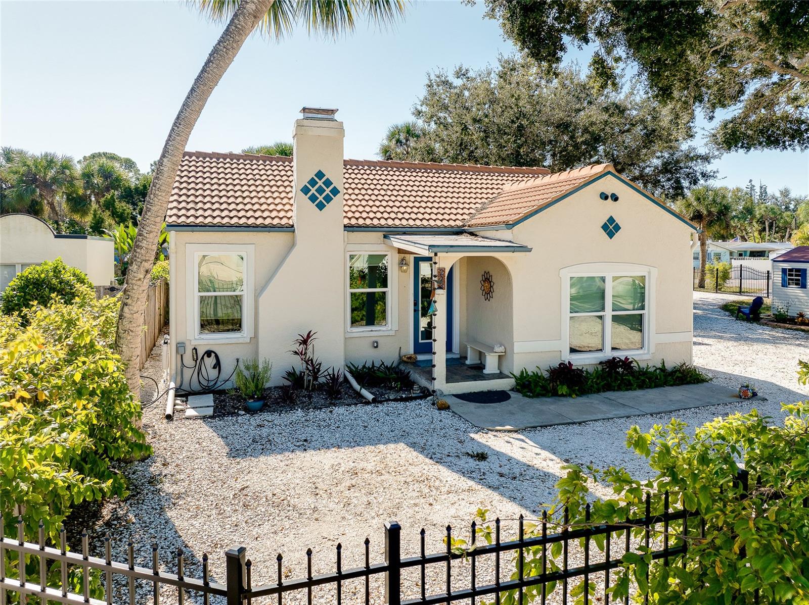 Listing photo id 95 for 223 Palmetto Road W