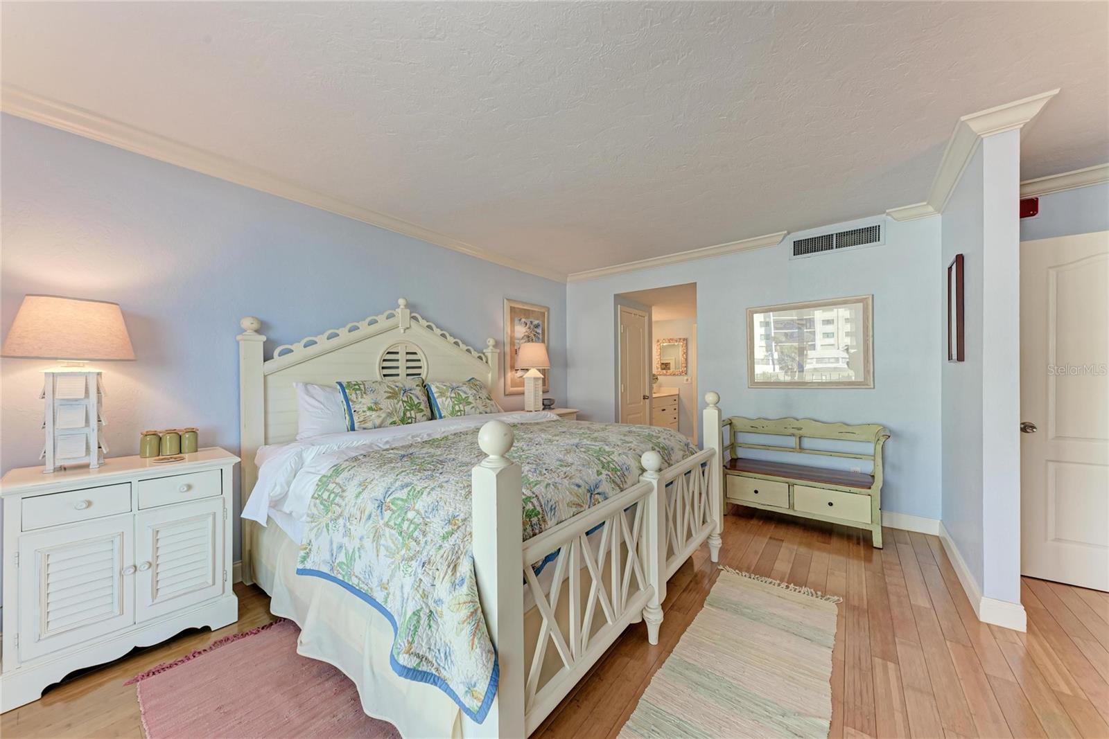 Listing photo id 16 for 1212 Benjamin Franklin Drive 208