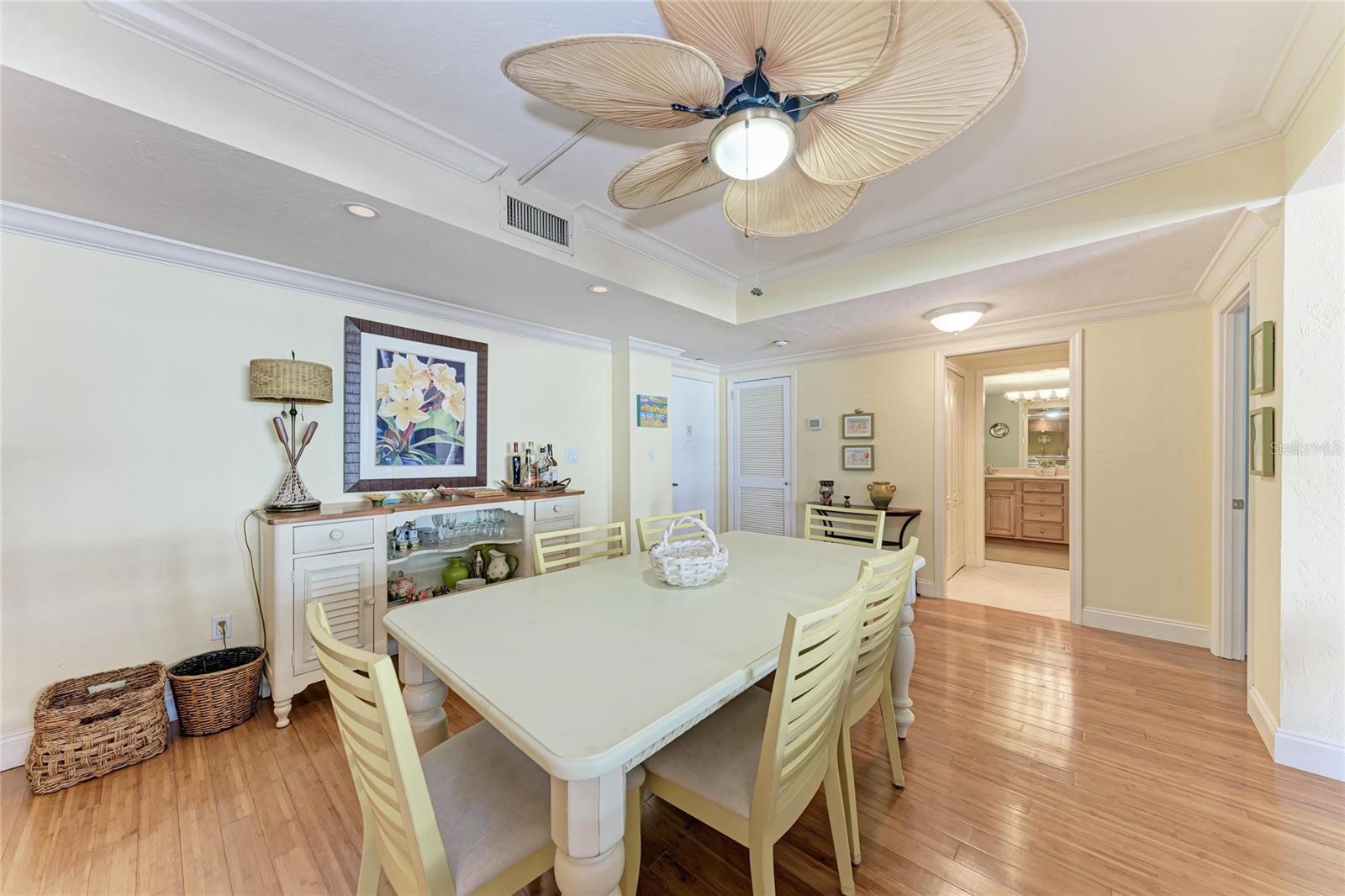 Listing photo id 2 for 1212 Benjamin Franklin Drive 208