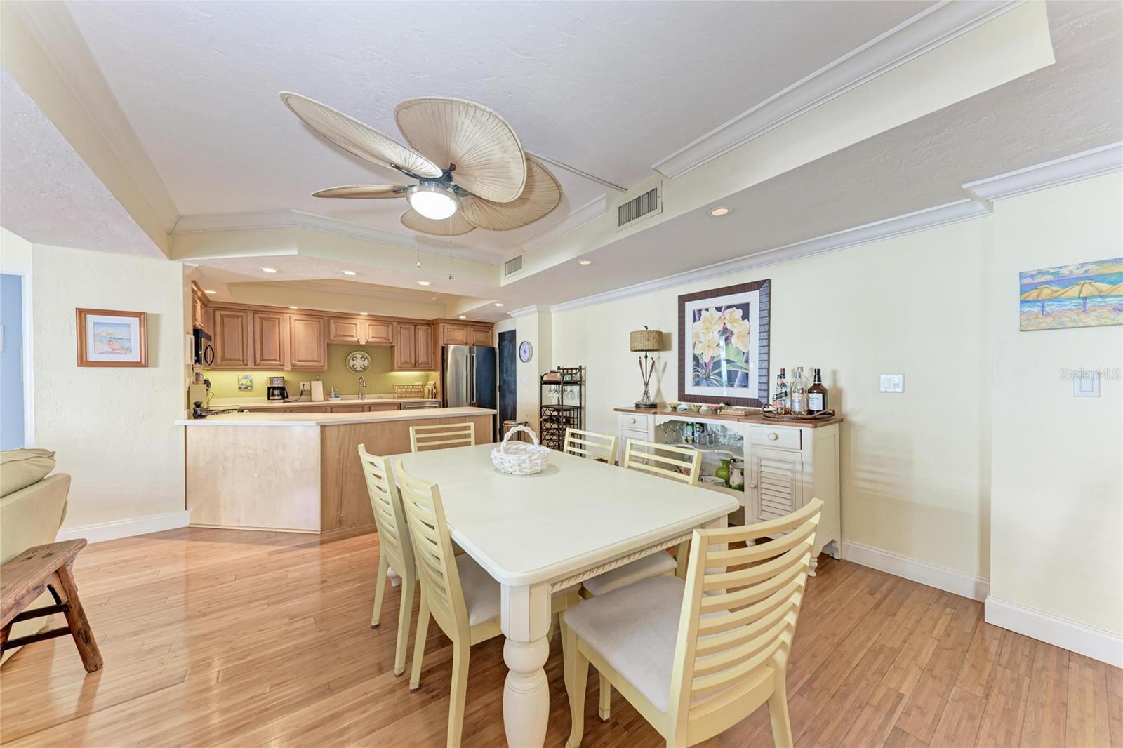 Listing photo id 3 for 1212 Benjamin Franklin Drive 208