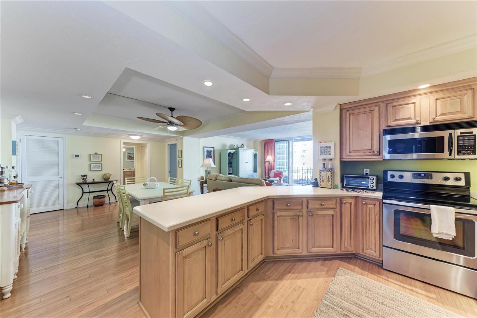 Listing photo id 7 for 1212 Benjamin Franklin Drive 208