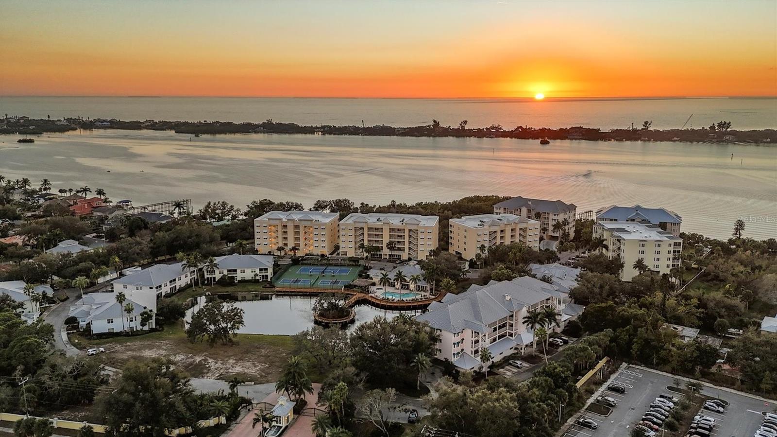 Image 4 of 52 For 232 Hidden Bay Drive 303