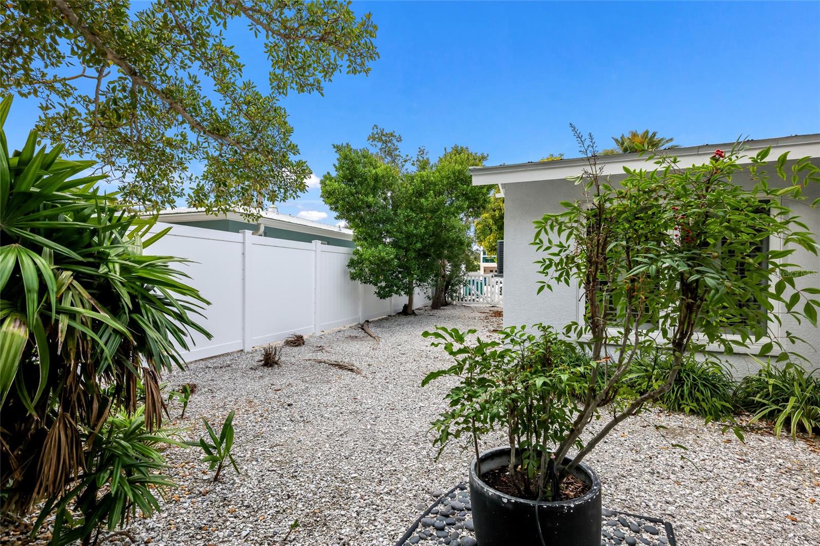 Image 33 of 60 For 413 Poinsettia Road