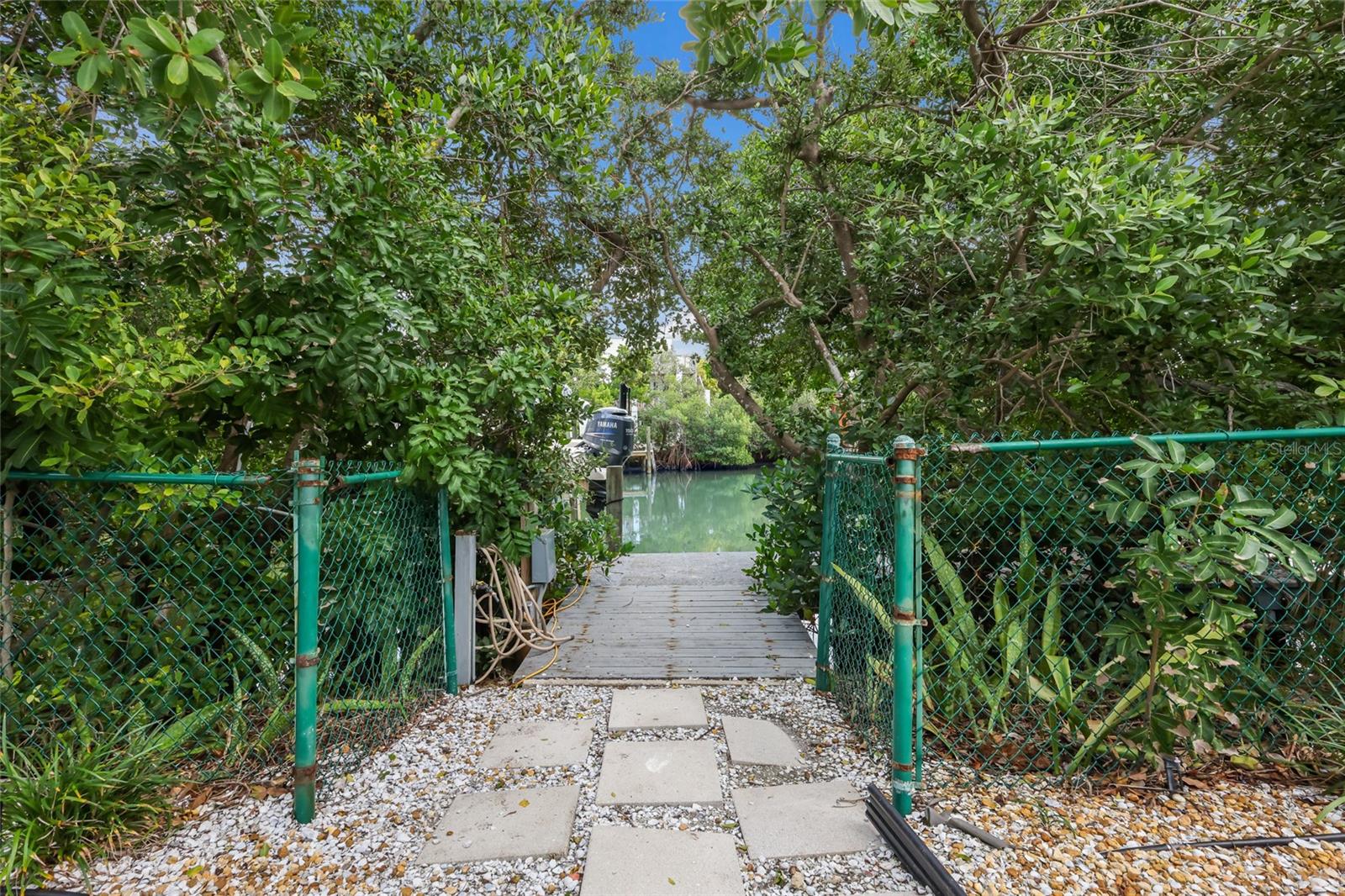 Image 35 of 60 For 413 Poinsettia Road