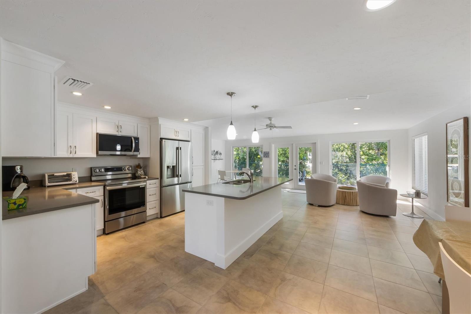 Image 8 of 60 For 413 Poinsettia Road