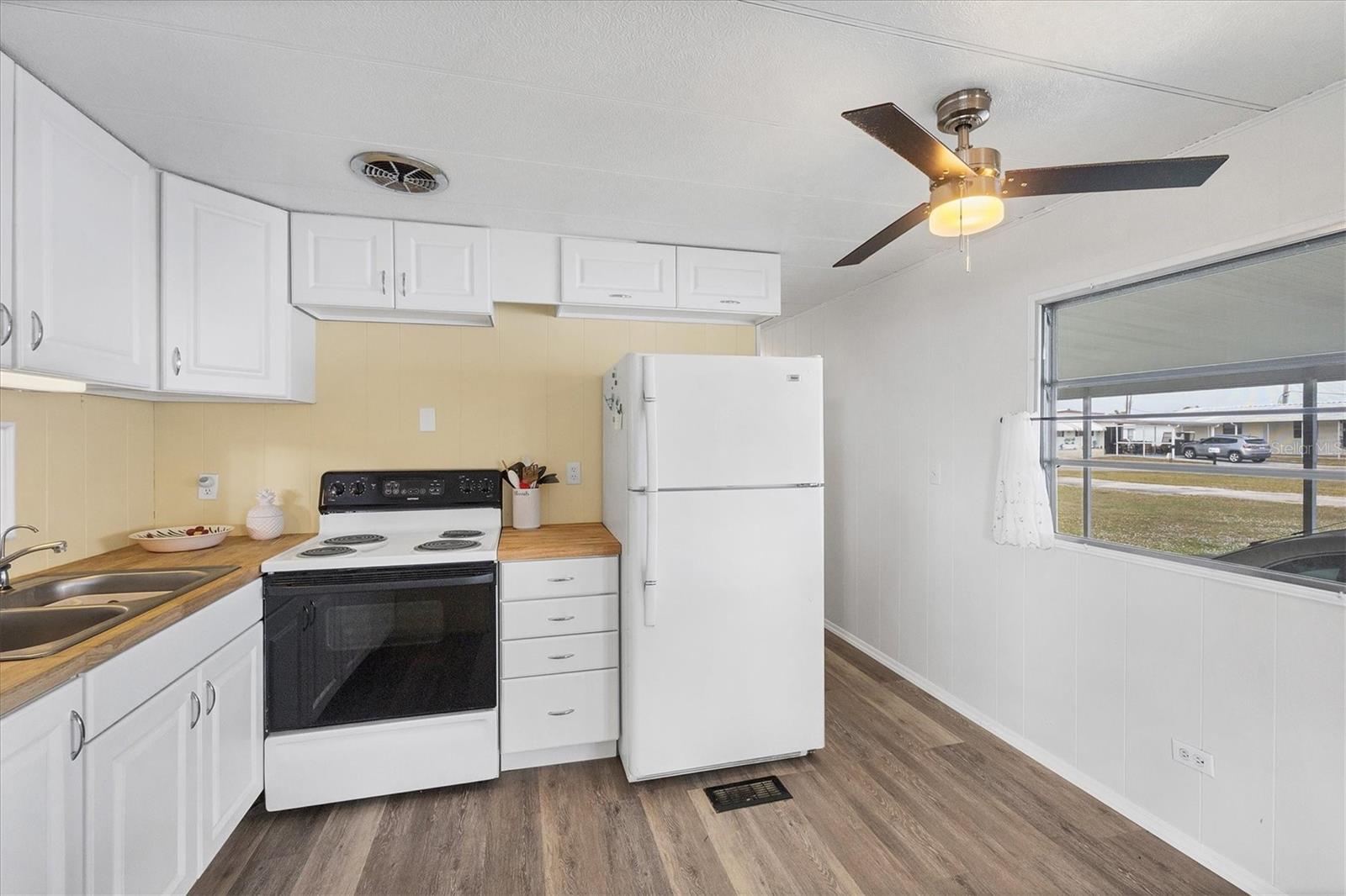 Image 13 of 44 For 4114 10th Street Court E