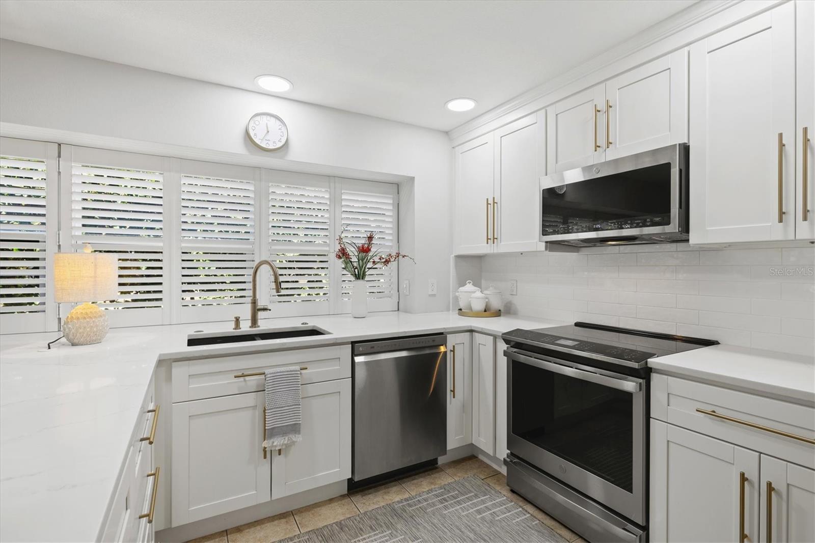 Image 18 of 92 For 4706 Dundee Drive