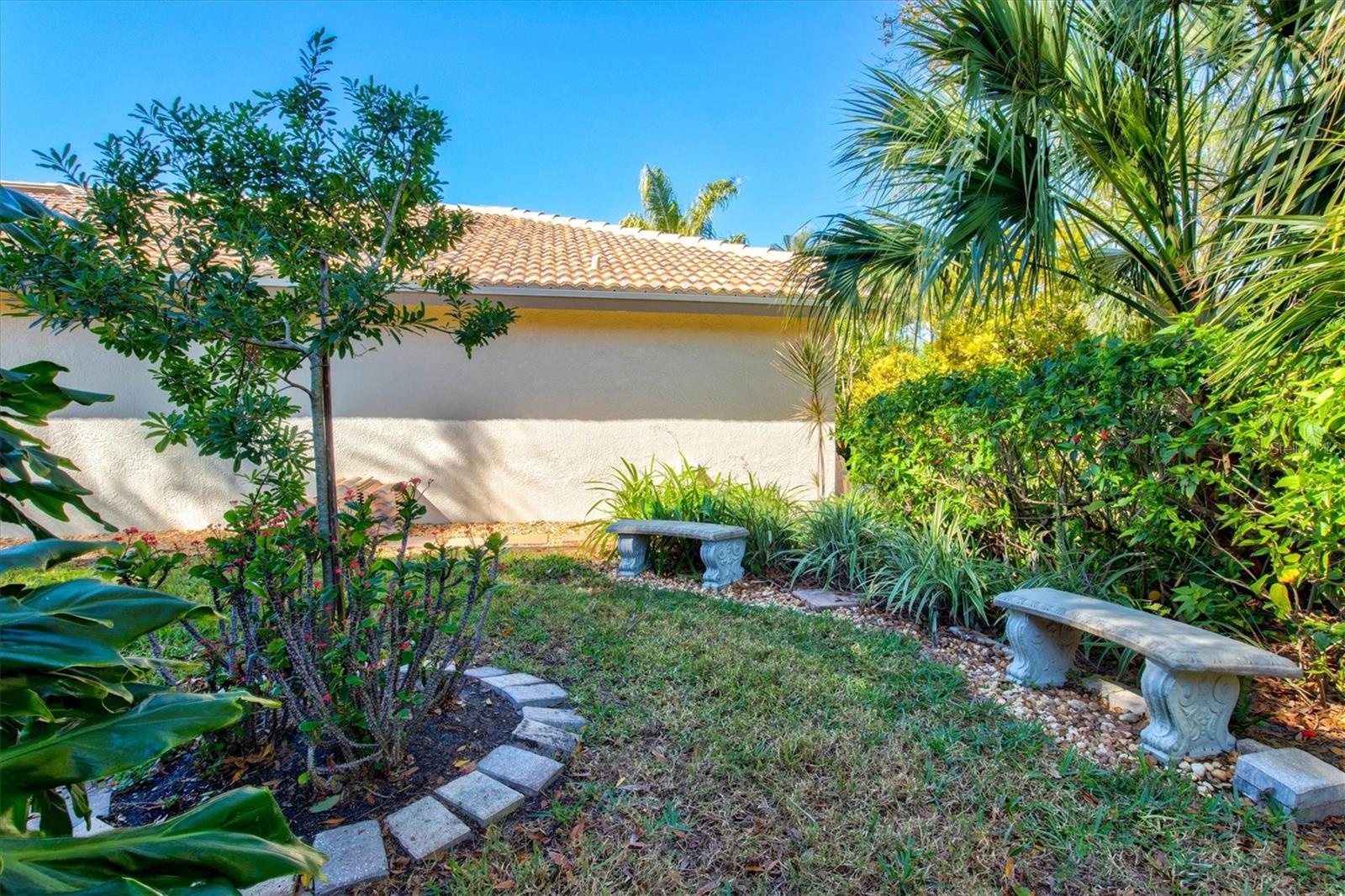 Image 41 of 92 For 4706 Dundee Drive