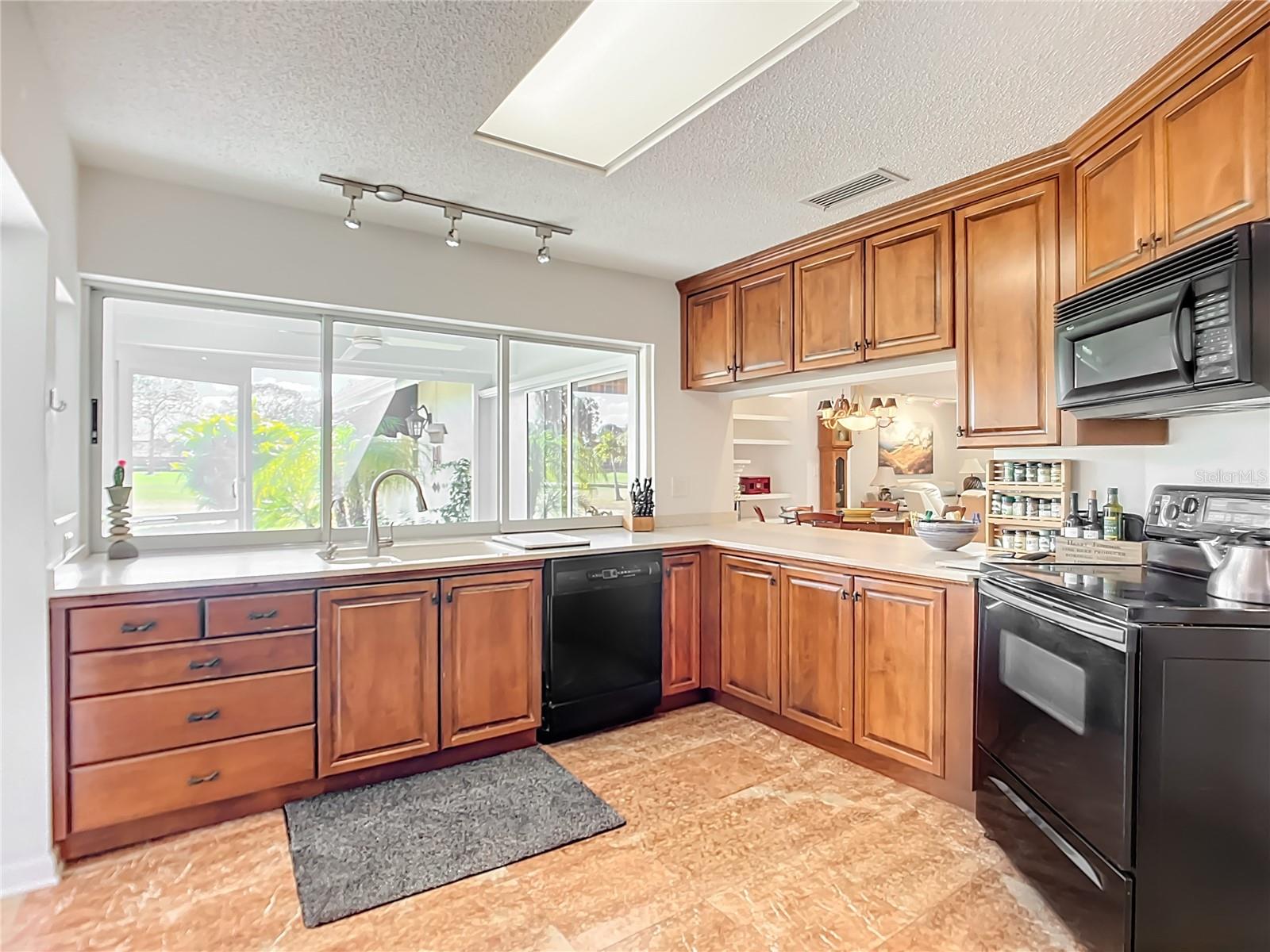 Image 10 of 60 For 3870 Torrey Pines Boulevard