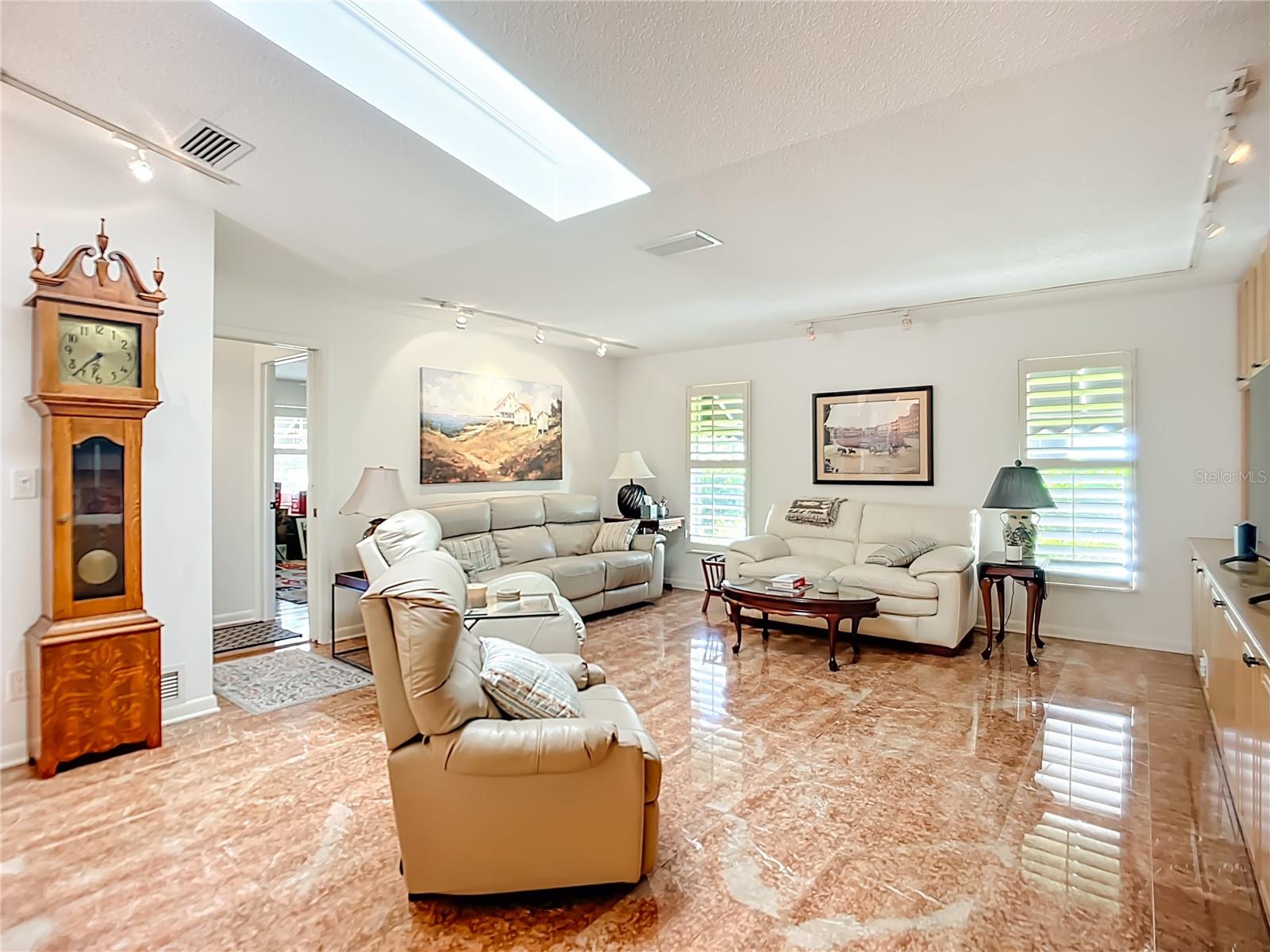 Image 18 of 60 For 3870 Torrey Pines Boulevard