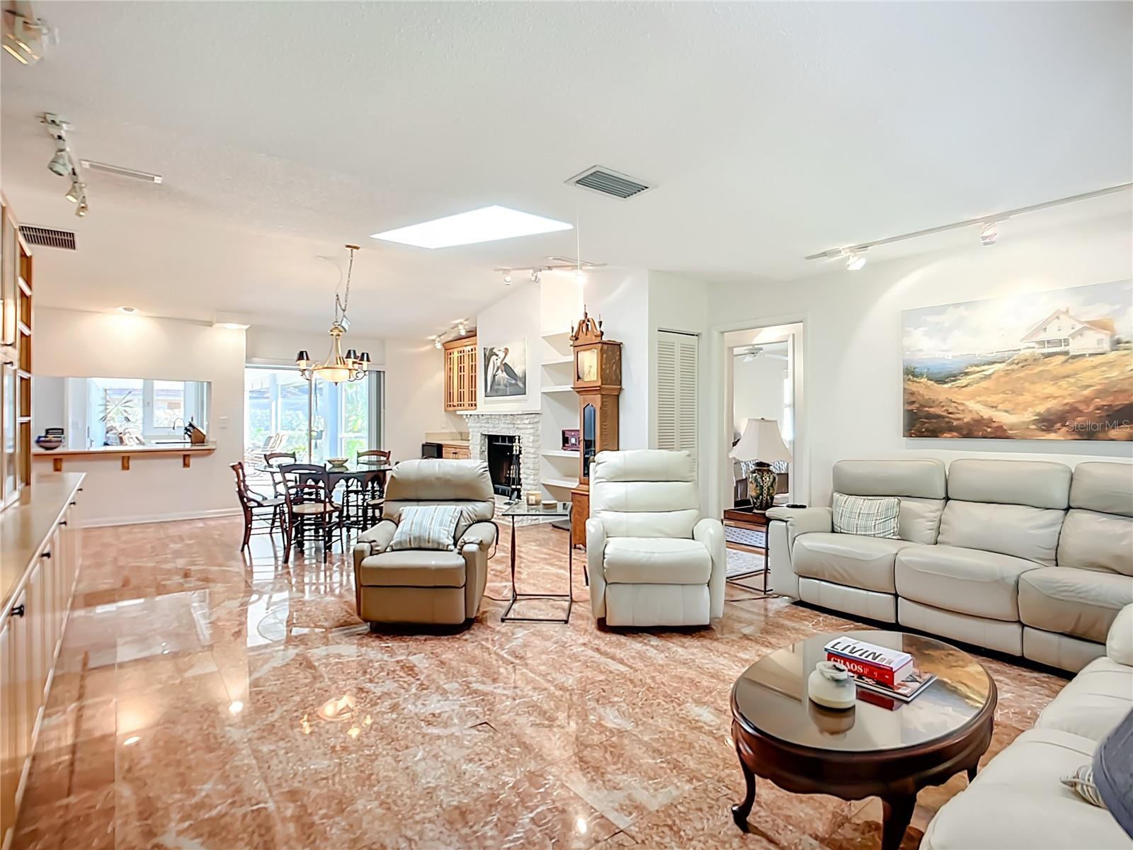 Image 20 of 60 For 3870 Torrey Pines Boulevard