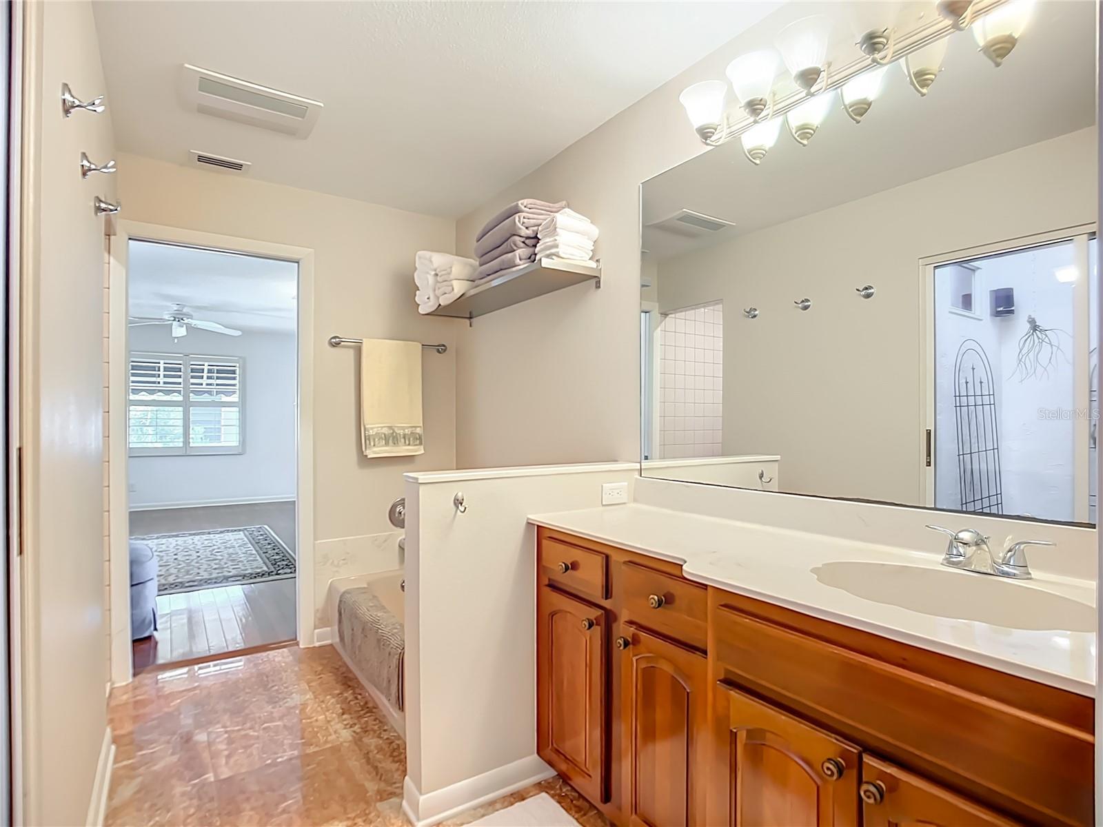 Image 33 of 60 For 3870 Torrey Pines Boulevard