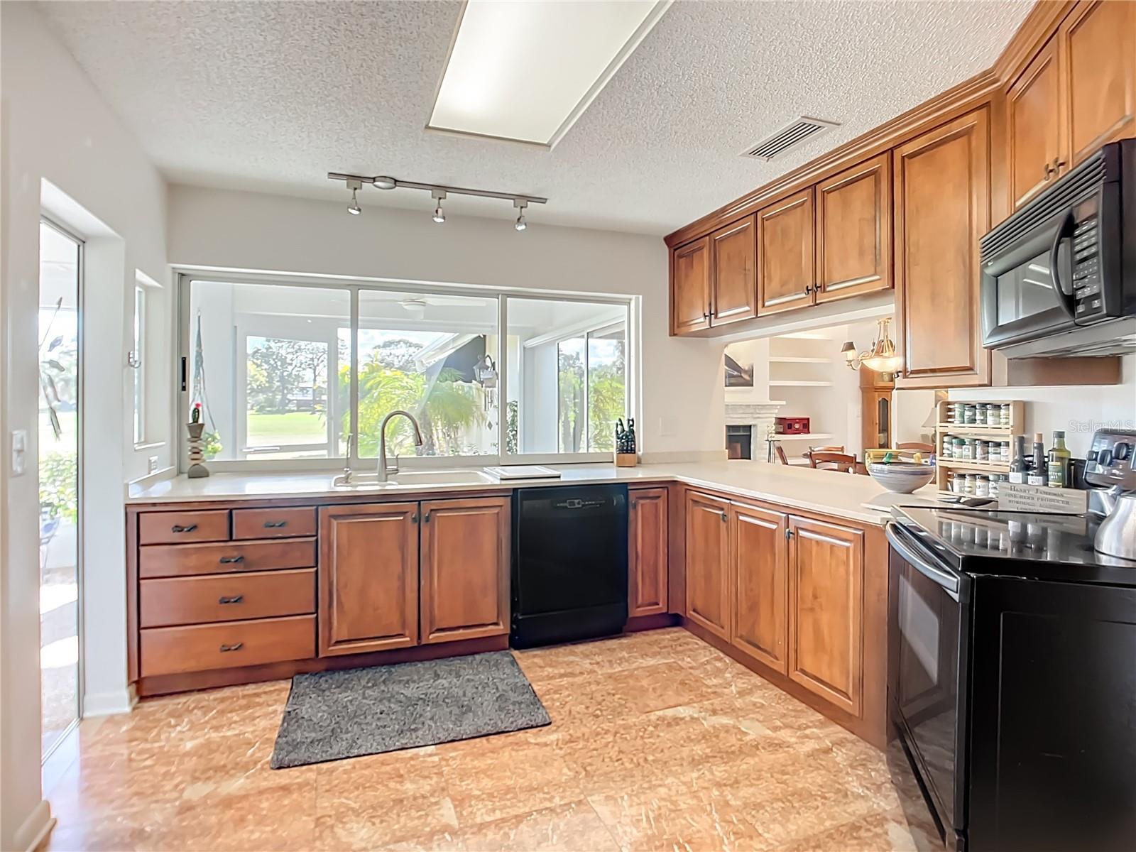 Image 9 of 60 For 3870 Torrey Pines Boulevard