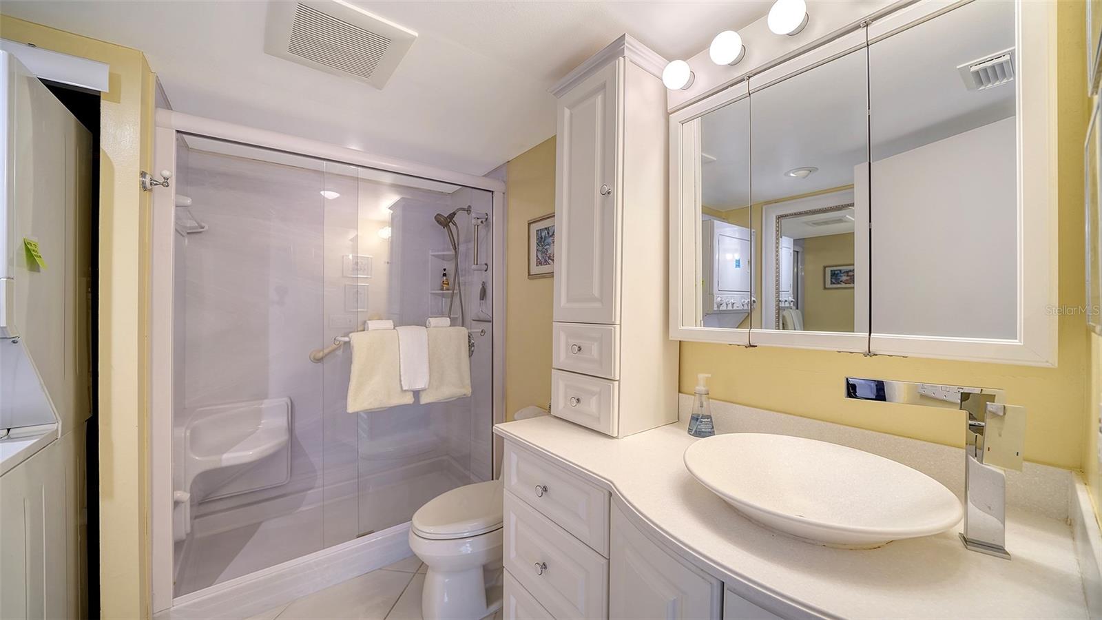 Image 22 of 50 For 800 Benjamin Franklin Drive 202