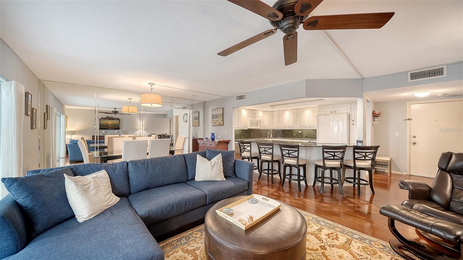 Image 6 of 50 For 800 Benjamin Franklin Drive 202