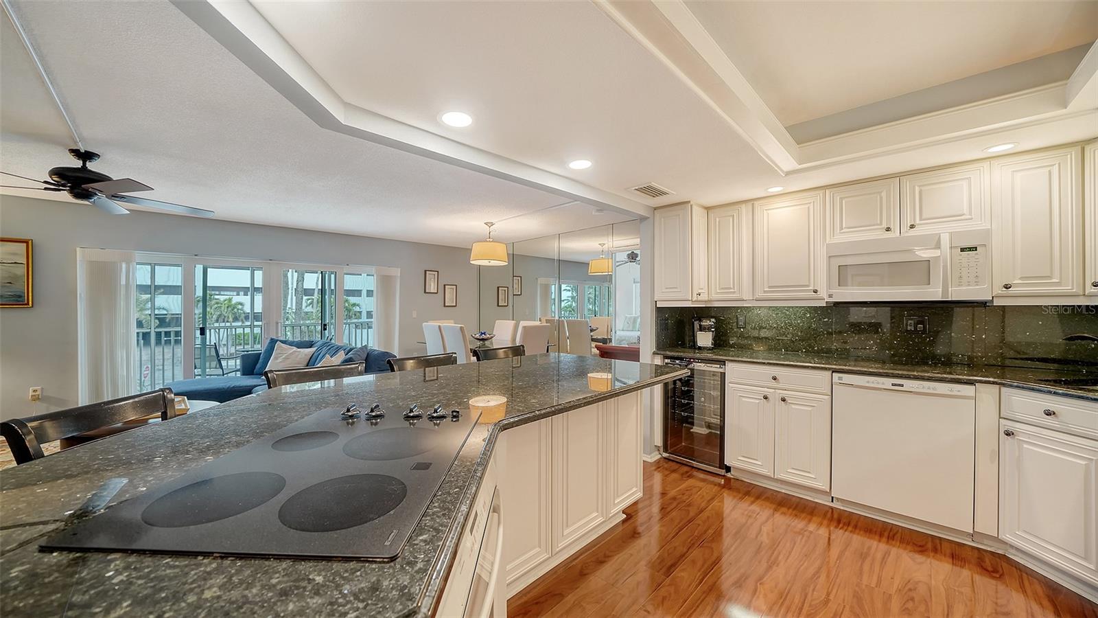 Image 8 of 50 For 800 Benjamin Franklin Drive 202