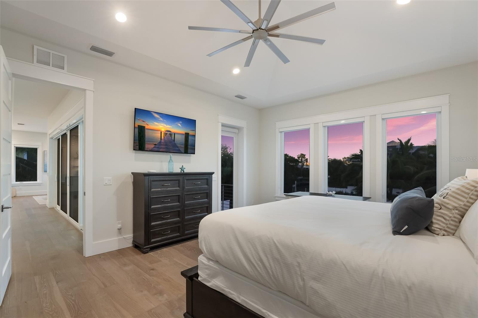 Image 21 of 93 For 50 Shore Drive