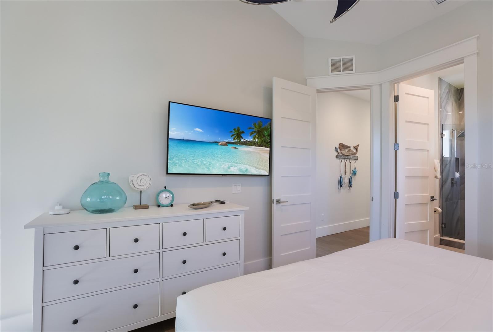 Image 33 of 93 For 50 Shore Drive