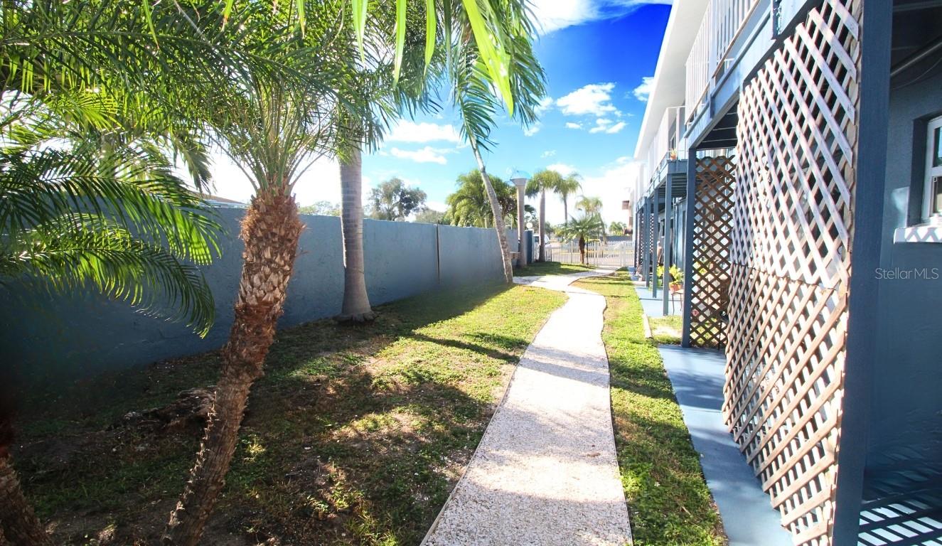 Image 18 of 19 For 3001 Bee Ridge Road 219