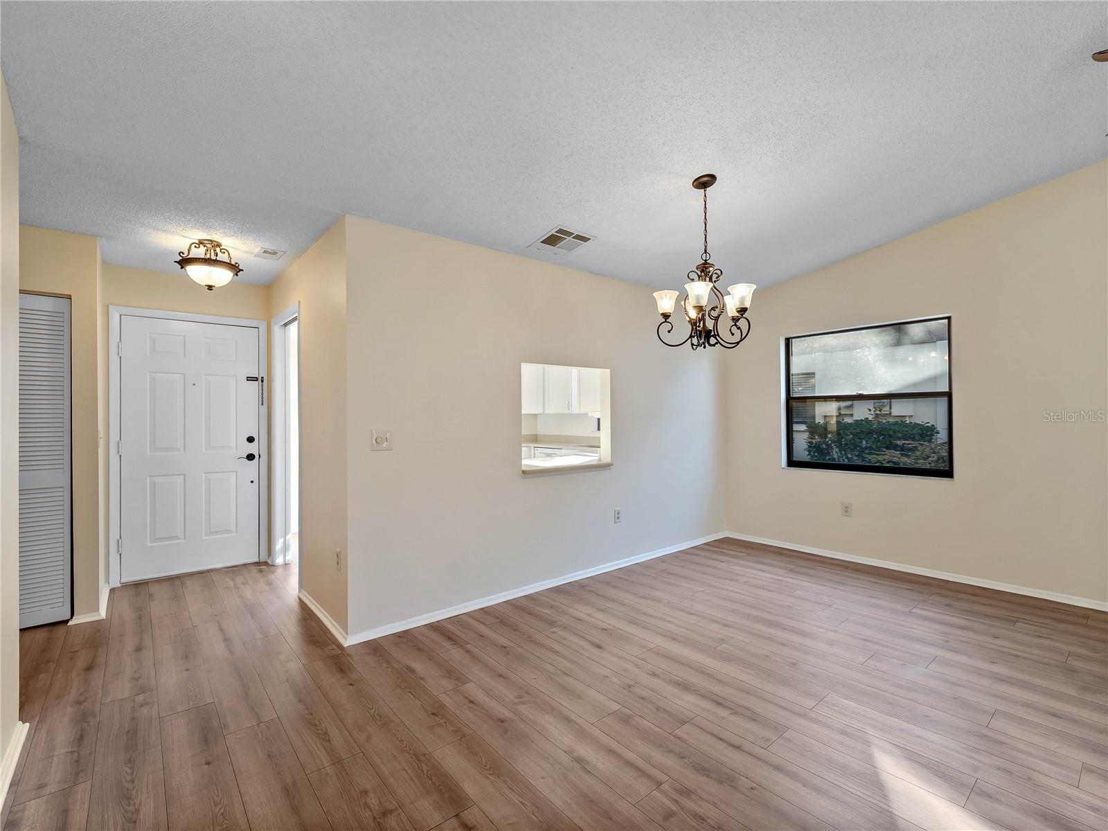 Image 12 of 46 For 365 Oak Hill Way 32