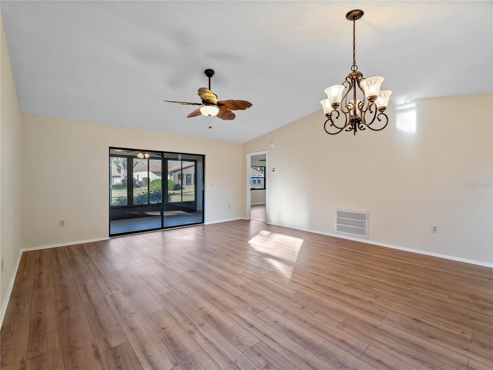 Image 13 of 46 For 365 Oak Hill Way 32