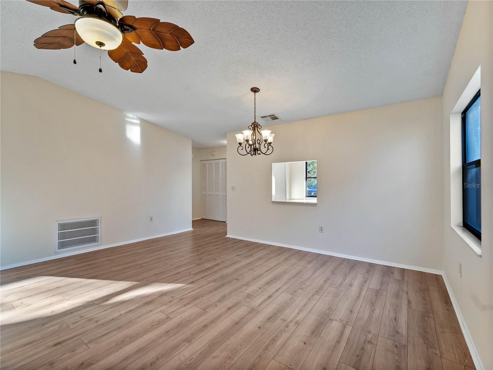 Image 14 of 46 For 365 Oak Hill Way 32