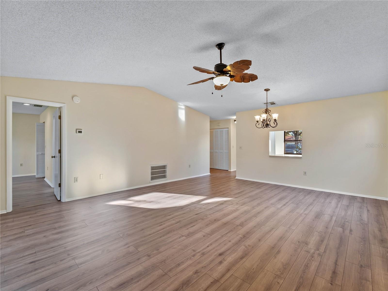 Image 15 of 46 For 365 Oak Hill Way 32